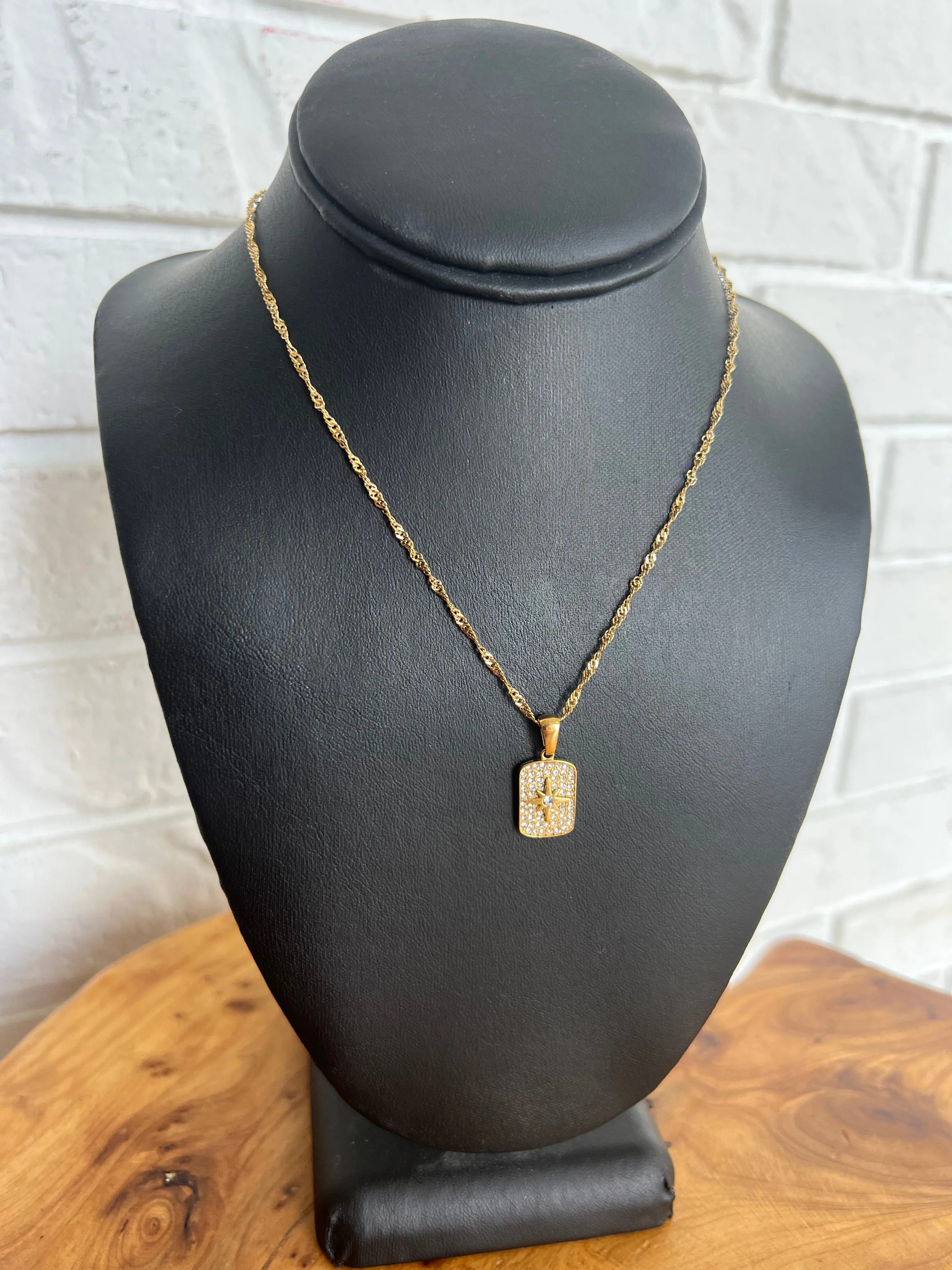 18K Elle Star Pendant Necklace
