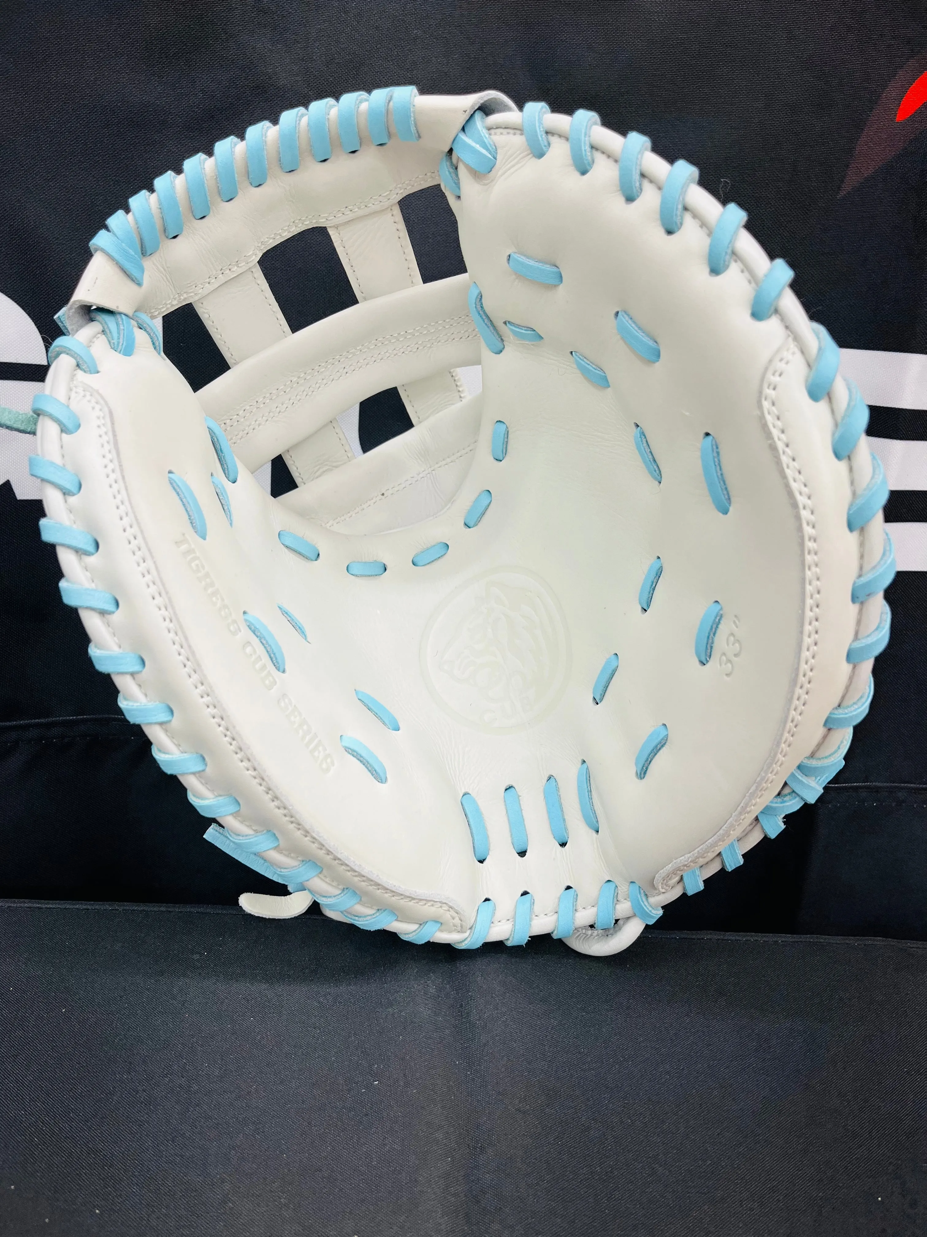 CUB 33" RHT CATCHERS MITT CAROLINA BLUE LACE