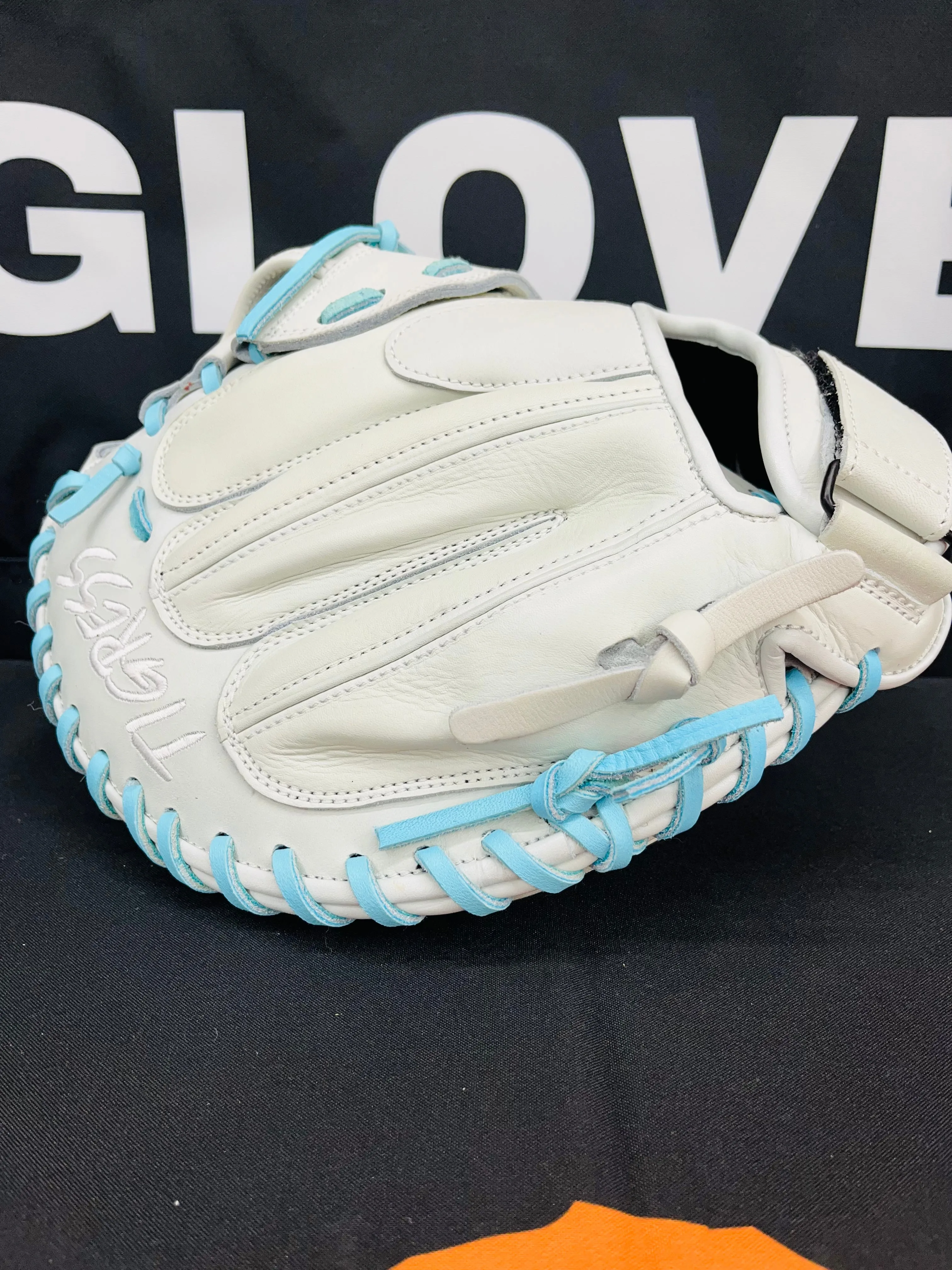CUB 33" RHT CATCHERS MITT CAROLINA BLUE LACE