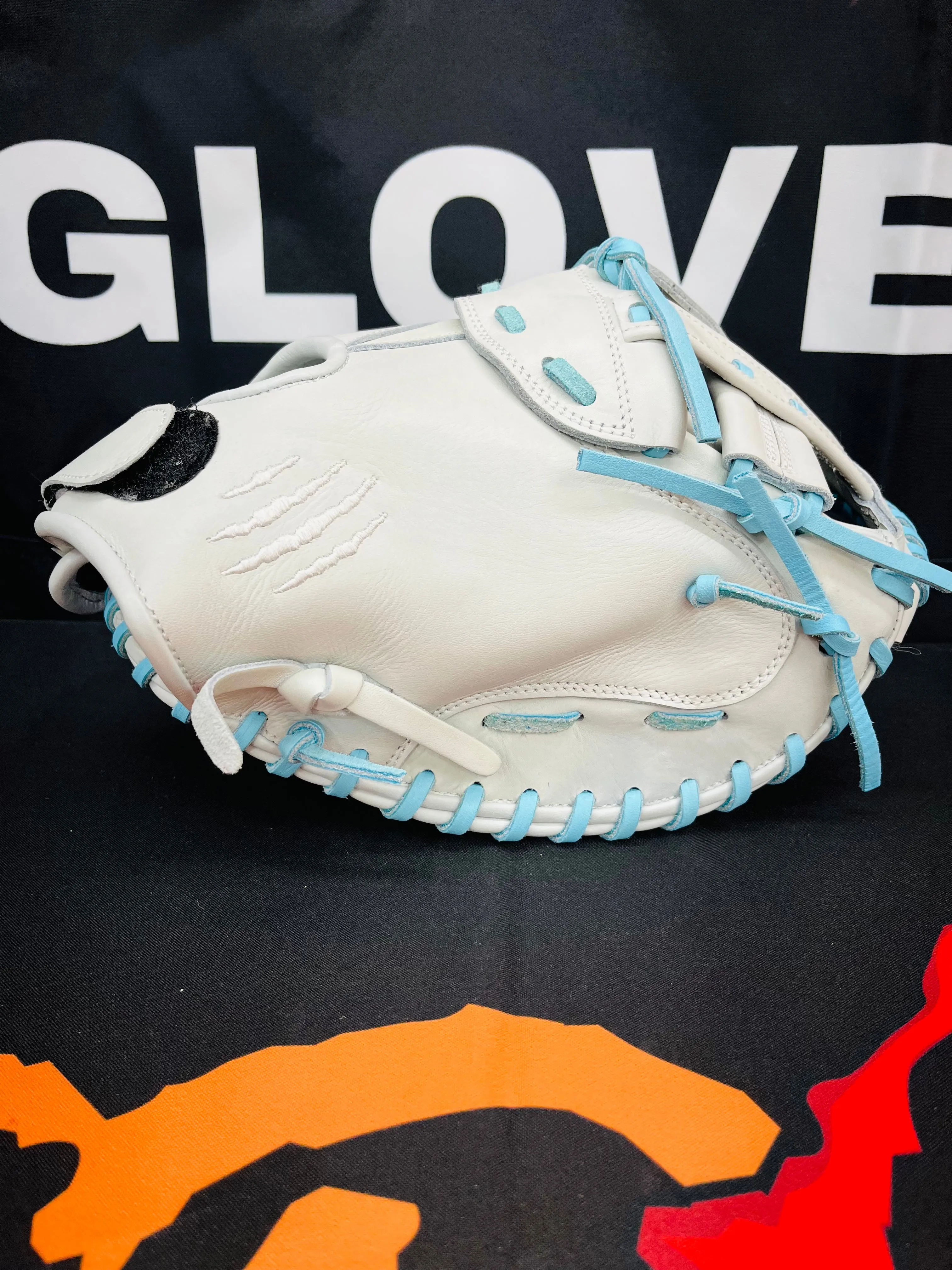 CUB 33" RHT CATCHERS MITT CAROLINA BLUE LACE