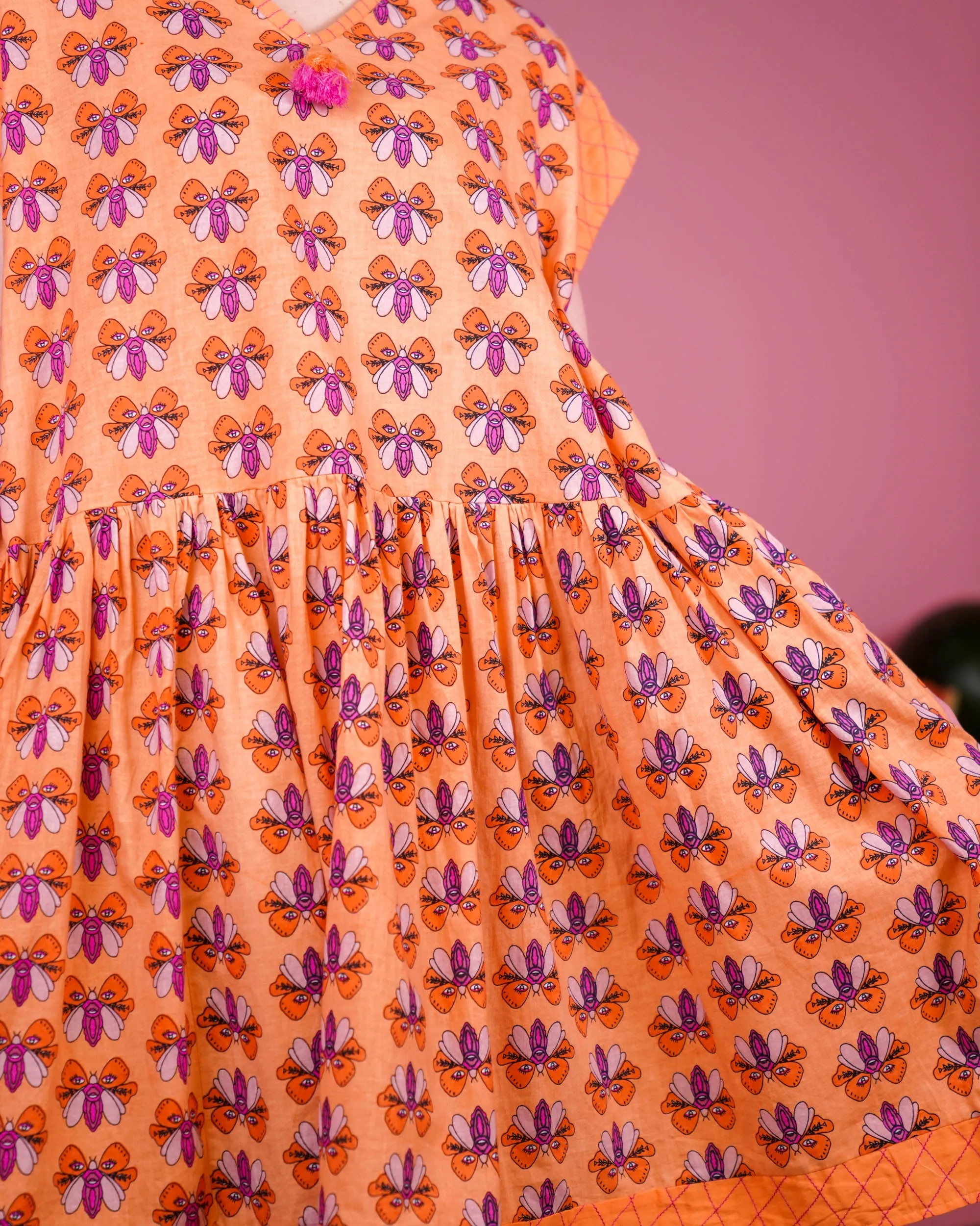 Embroidered v-neck and bottom design, waist gathered with embroidered short sleeves cotton kaftan 2955 - قفطان