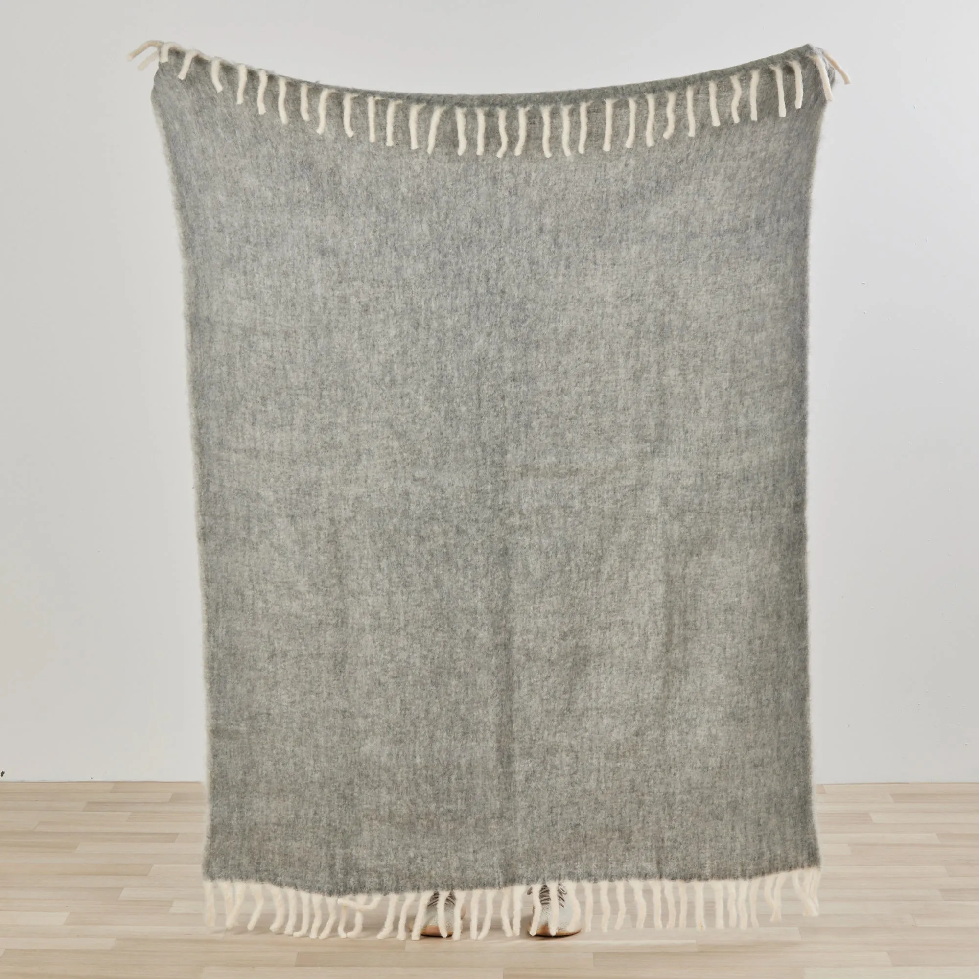 Medusa Throw - Charcoal