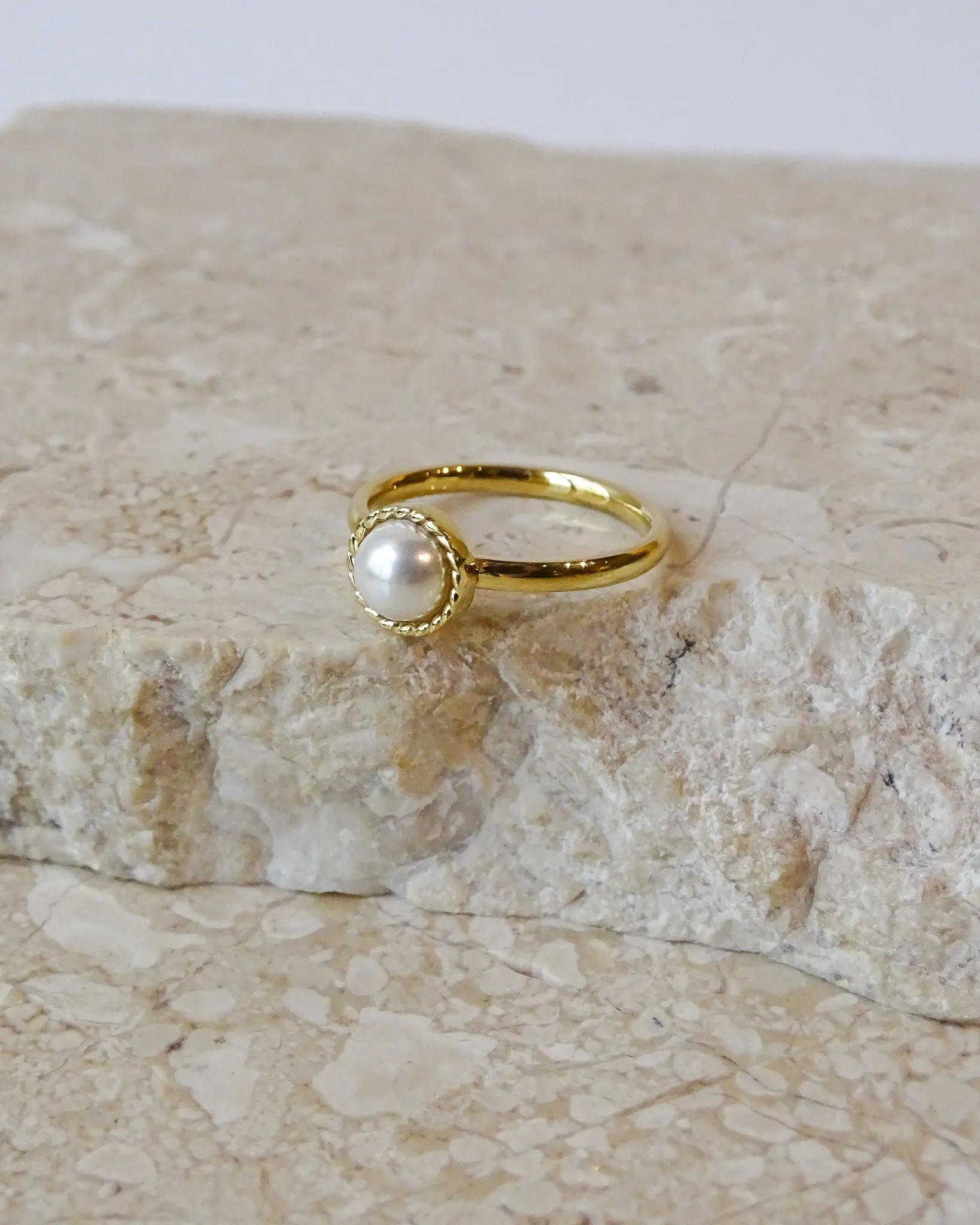 Ring Gold White Pearl Sima